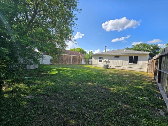 Building Photo - 5543 Ambern Dr