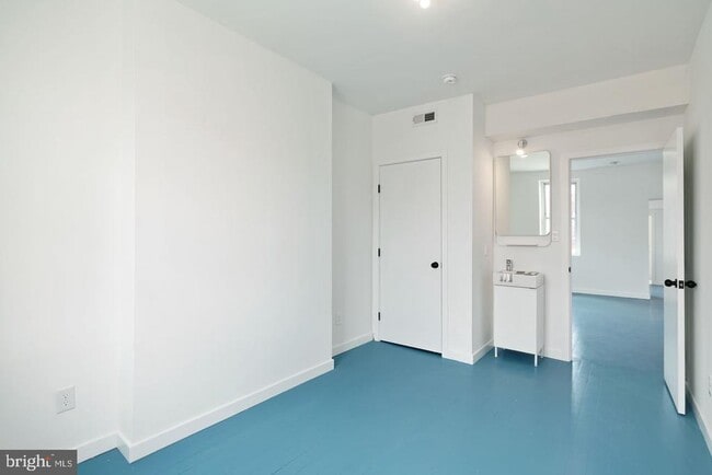Building Photo - 2329 Frankford Ave