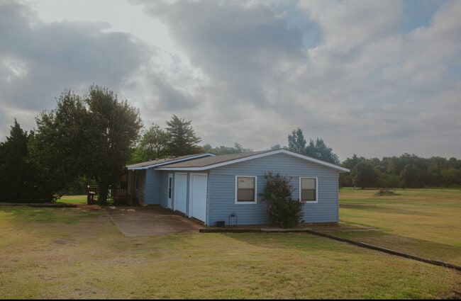 Building Photo - 30507 N 2960 Rd
