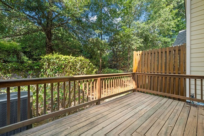 Building Photo - Beautiful 3 Bedroom / 2.5 Bathroom Townhome - Available NOW!
