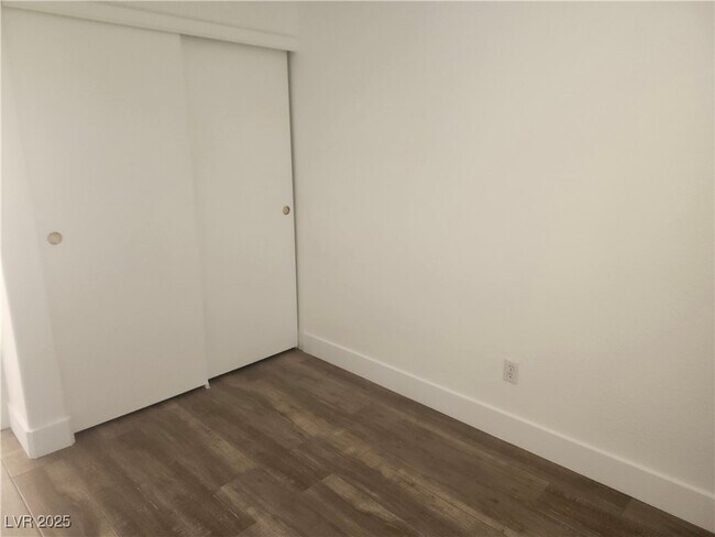 Building Photo - 9172 Sparklewood Ct