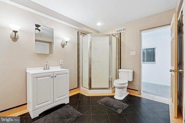 Building Photo - 614 Wises Mill Rd