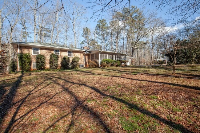 Building Photo - Spacious 4bd/2.5ba Ranch w/ Two-Car Garage & Large Basement and Screened Porch!