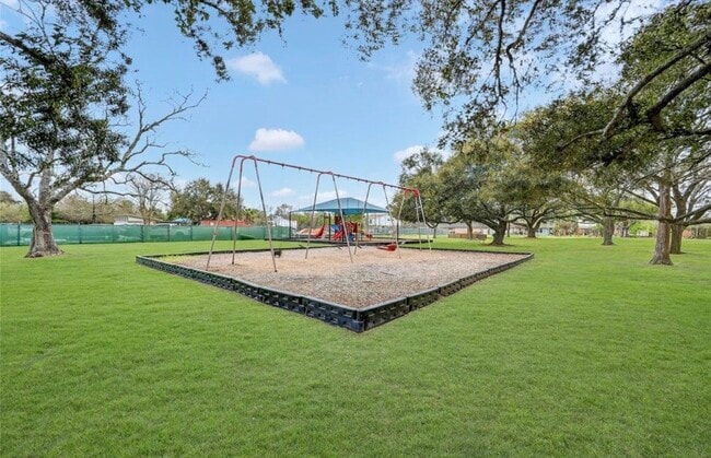 Building Photo - 1808 Dolphin Dr