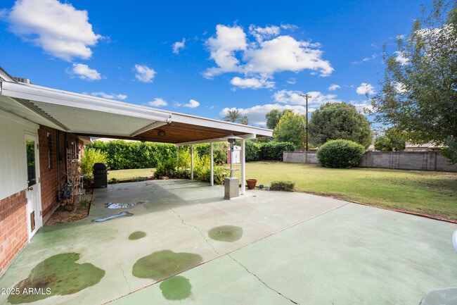 Building Photo - 4039 E Cambridge Ave