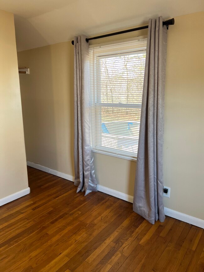 Building Photo - 119 Dupont Pl