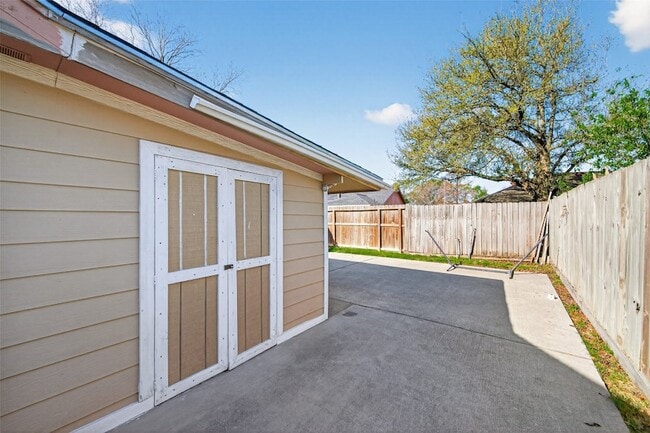 Building Photo - 7454 Navidad Rd