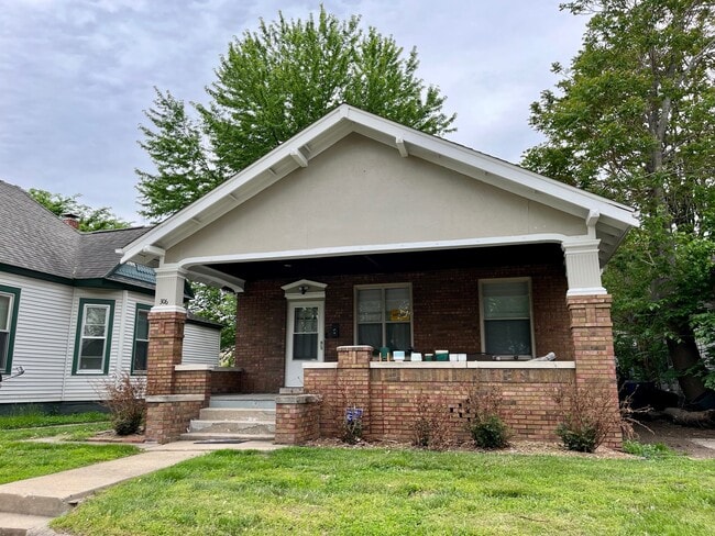 Building Photo - 306 E Scarritt St