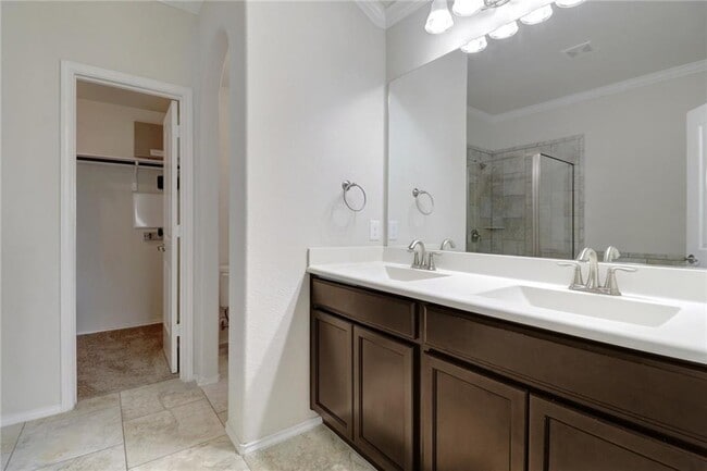 Building Photo - 330 Briar Park Dr