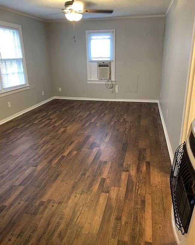 Building Photo - COMING SOON BEMIS LOCATION-  GREAT 2 BEDROOM HOME!!!!!