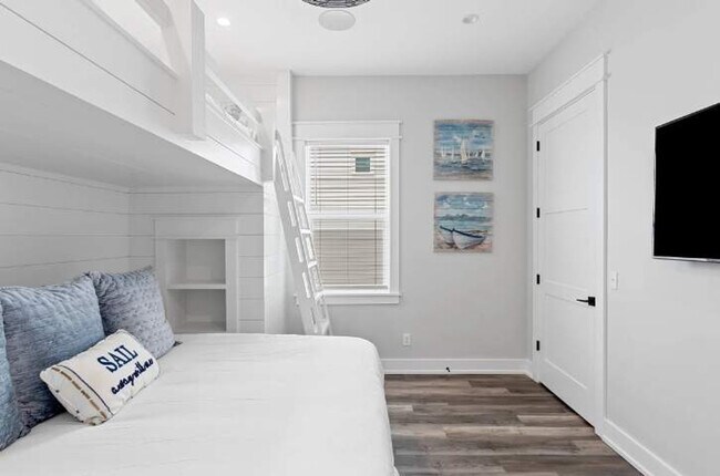 Building Photo - 157 S Arnold Rd