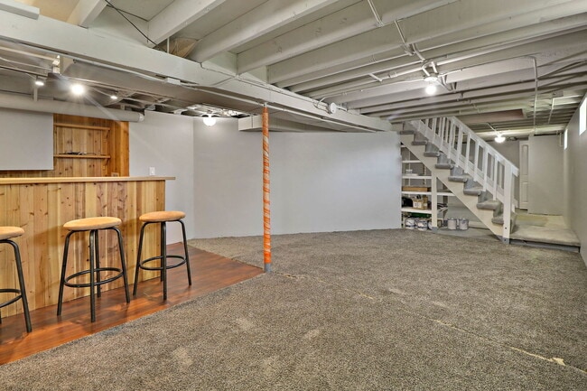 Building Photo - 1515 N Pleasant Dr