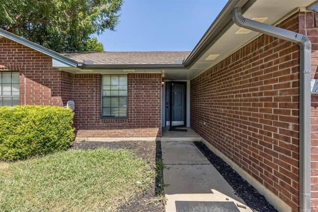 Building Photo - 2101 Harbor Dr