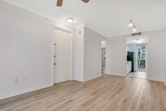 Building Photo - 1139 Town Center Dr