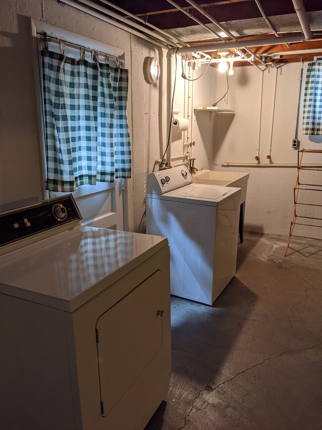 Basement Laundry - 4241 Century Ln