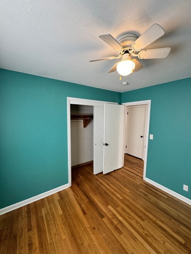 Building Photo - 3 Bedroom 1.5 baths! Walker & Cedar Hills ...