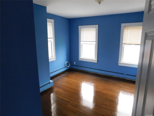 Building Photo - 360 Woodland Dr