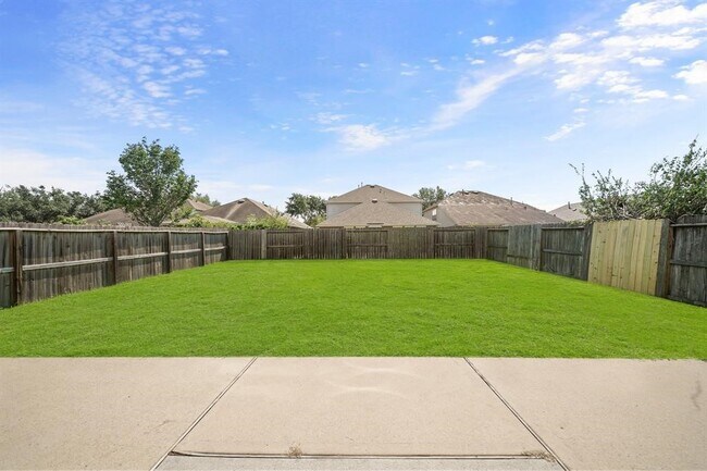 Building Photo - 5826 Kenwood