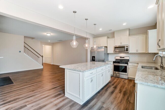 Building Photo - 3 Bedroom Townhome in Steele Creek!