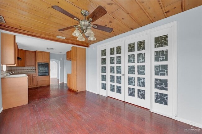 Building Photo - 913 N 3rd St