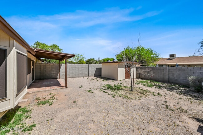 Building Photo - 2859 E Irwin Ave