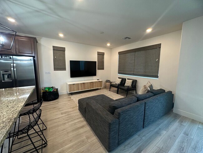 Building Photo - Available Soon!! Gorgeous 5 Bedroom in Elk Grove!!