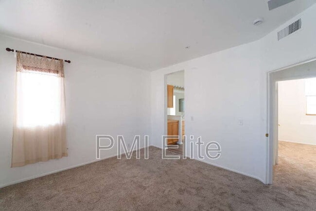 Building Photo - 28254 Canterbury Ct