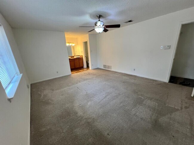 Building Photo - 3303 Galesburg Dr