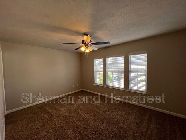 Building Photo - 660 Dobhill Ln
