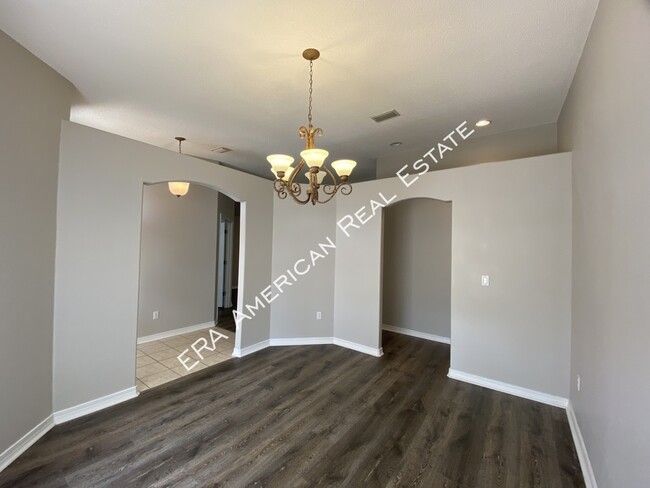 Building Photo - 2110 Bahama Dr