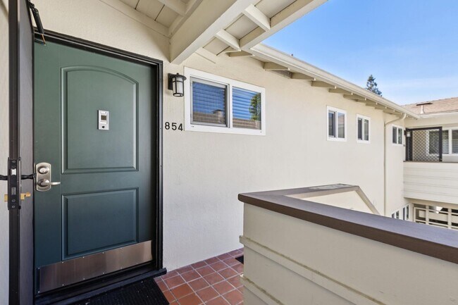 Building Photo - Remodeled 2 Bedroom in Downtown Palo Alto with Central A/C!