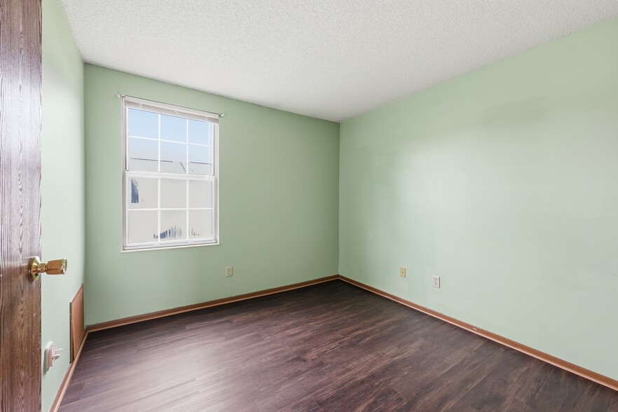Building Photo - 4916 Stoneybrook Blvd