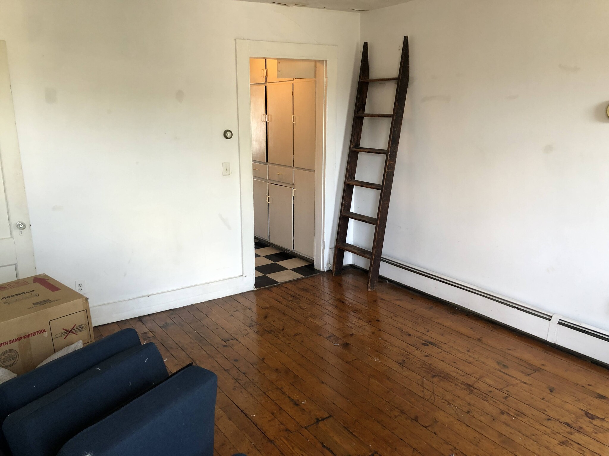 Living room looking at hallway - 204 Wooster St
