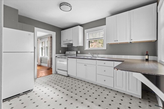 Building Photo - 1144 Canyon Ave