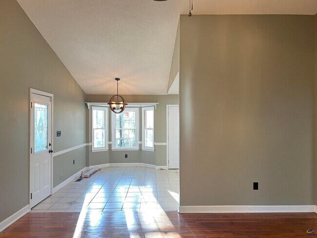 Building Photo - 981 Santa Fe Trail