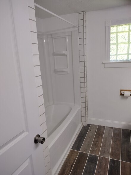 Building Photo - 337 W South St