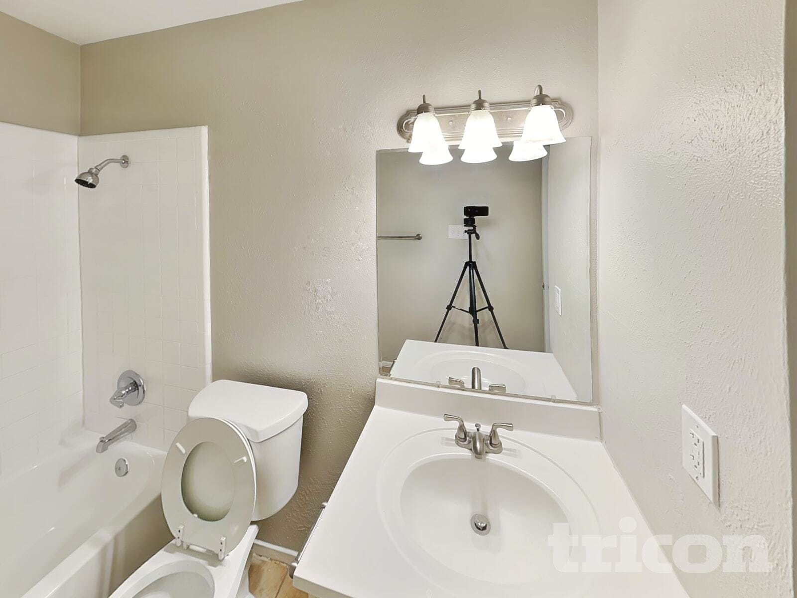 Building Photo - 1555 Willowbrook St