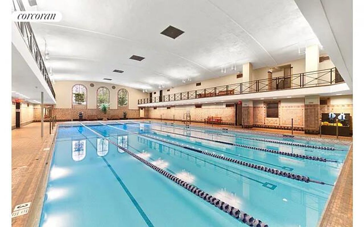 Building Photo - 470 W 24 St