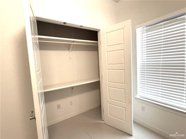 Building Photo - 18 Sabercat Ave