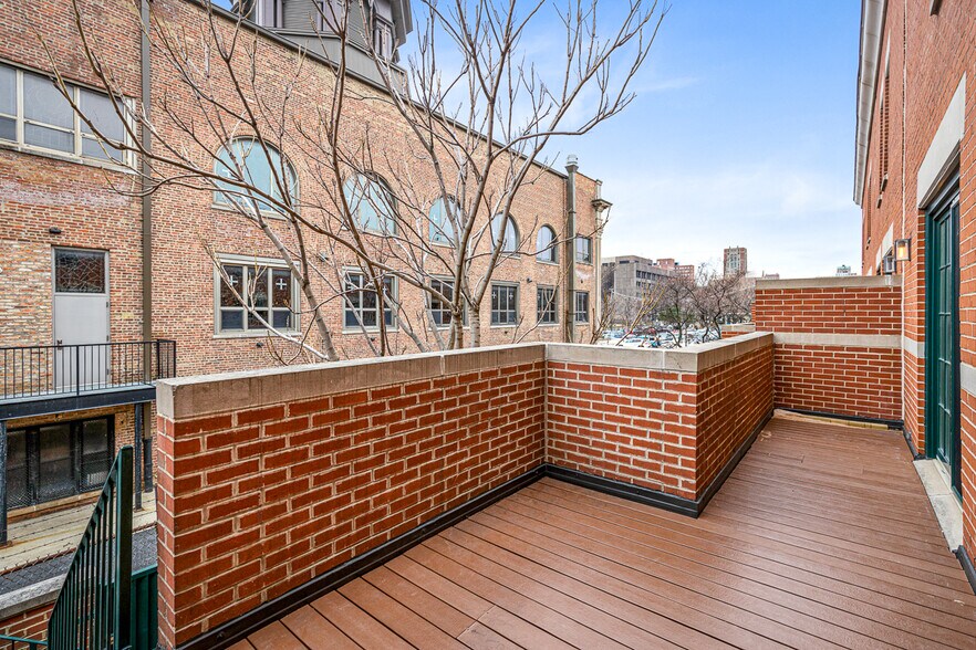 Building Photo - 727 S Ashland Ave