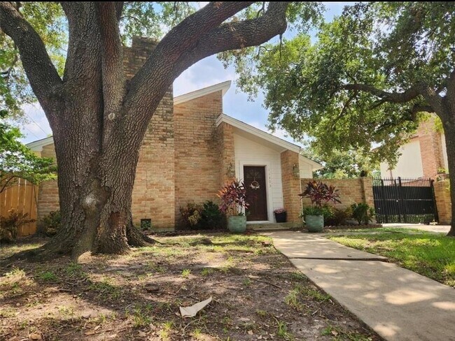 Building Photo - 11303 Olympia Dr