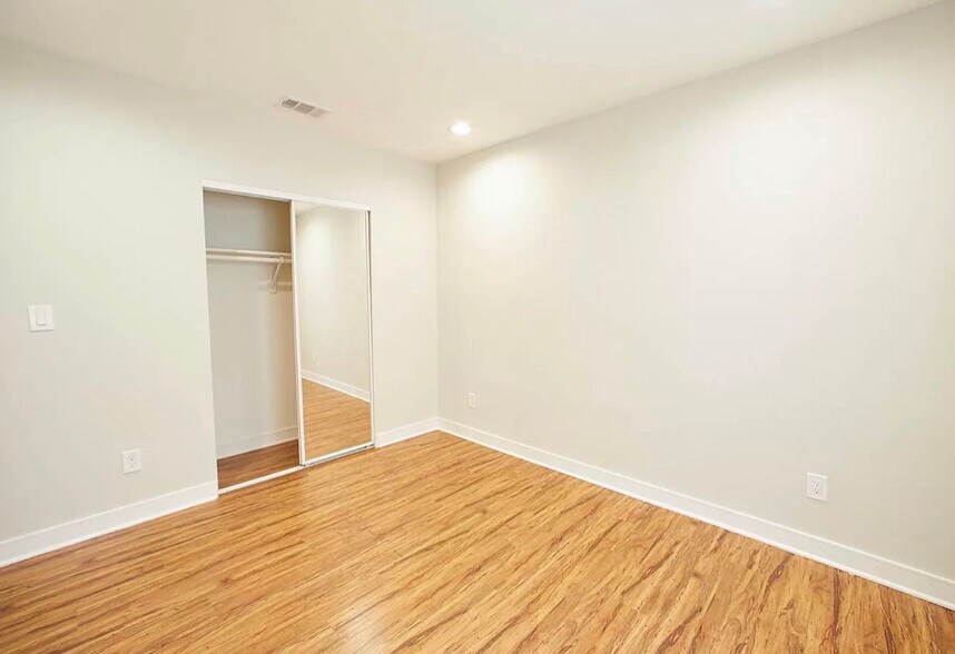 Building Photo - 4838 W 18th St