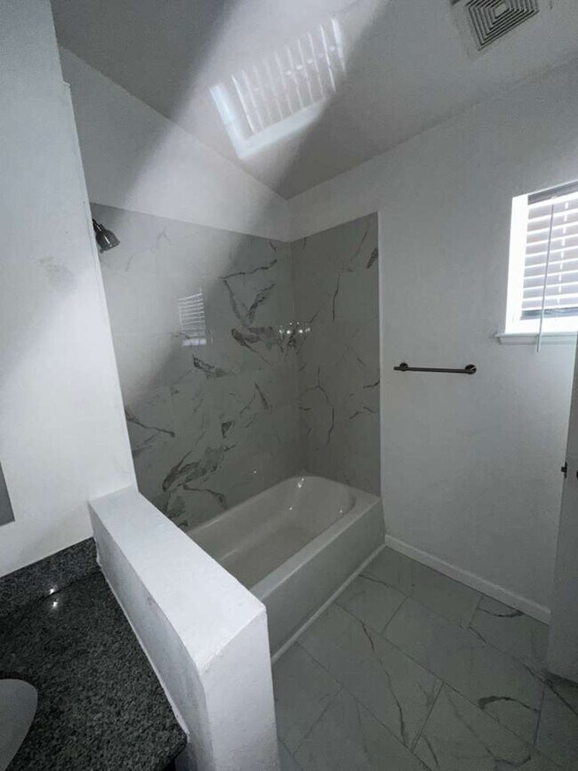 Building Photo - 703 Flagstone St