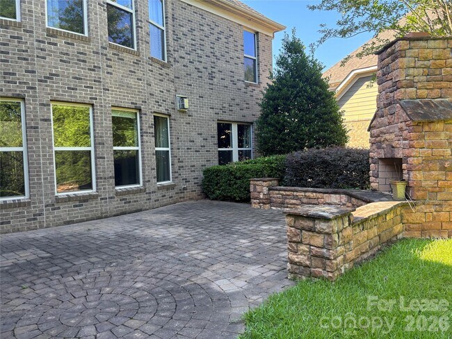 Building Photo - 8811 Tamarron Dr