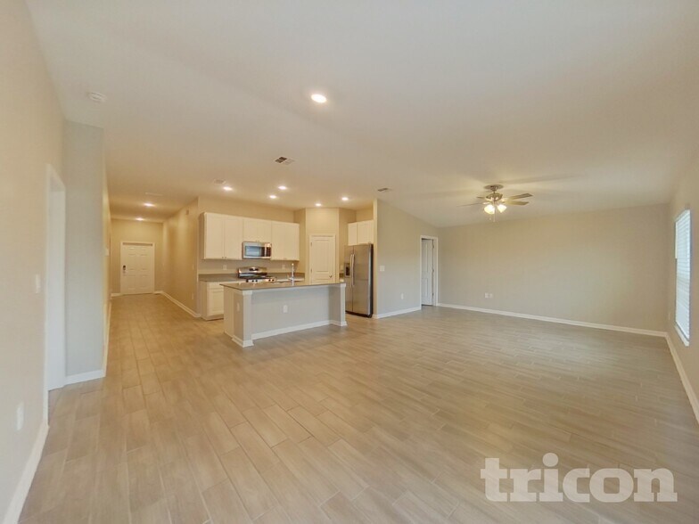 Building Photo - 9496 Revere Ave