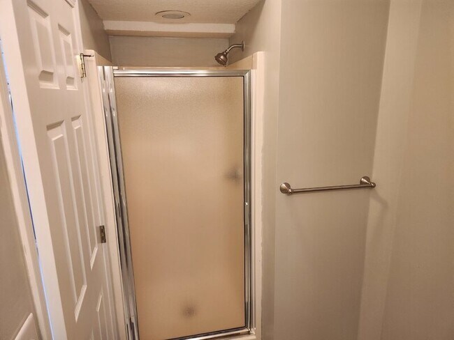 Building Photo - 13500 Sheridan Ave