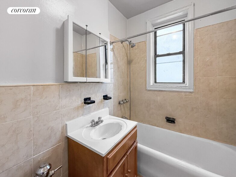 Building Photo - 416 68th St