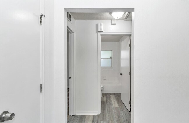 Building Photo - 2405 SE 46th Ct