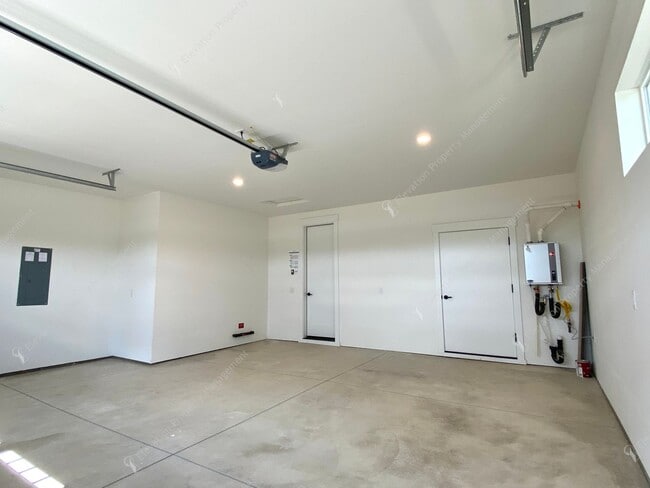 Building Photo - Brand NEW Pahlisch 3 BR - 2BA Home in Southeast Bend