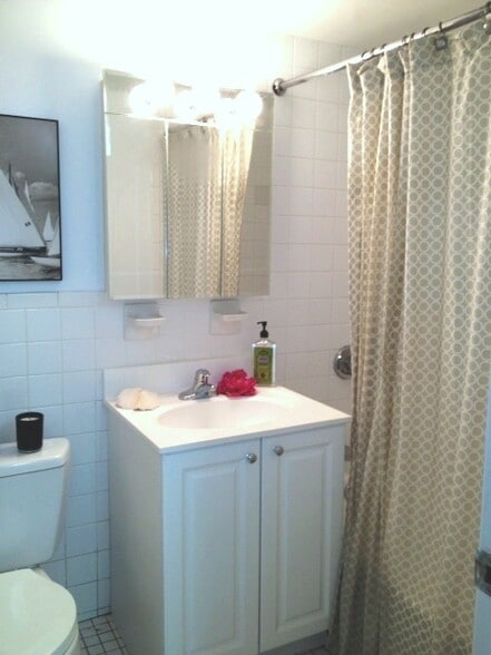 Building Photo - 1223 Beacon St